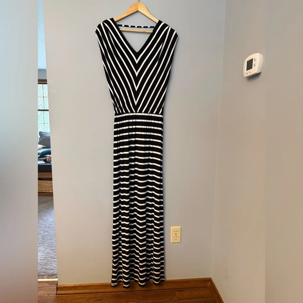 Mossimo Classic Black & White Striped Maxi Dress V-Neck Stretchy Full Length - Picture 3 of 5
